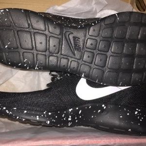Black nikes